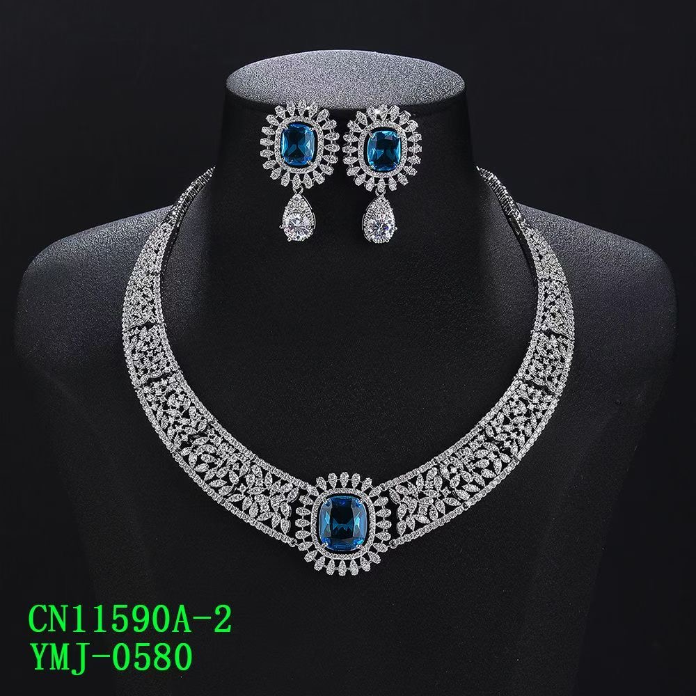 Lattice Floral Mesh & Sunburst Gem Statement Collar Set thumbnail 3