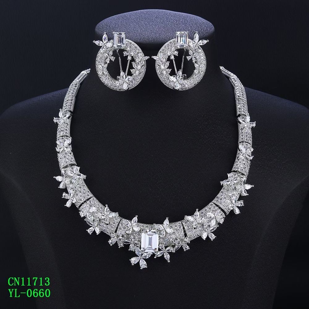 The Crystal Floral Band & Emerald-Cut Centerpiece Collar Set thumbnail 4