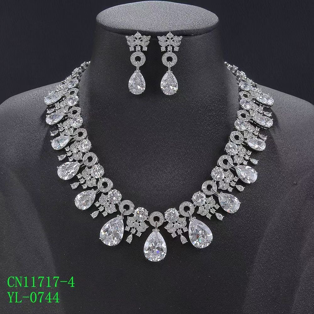 Royal Teardrop Floral Statement Jewelry Set thumbnail 3