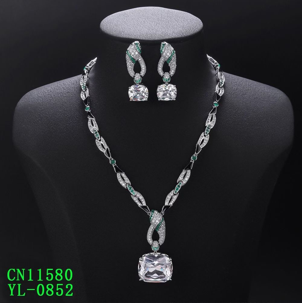 Twisted Link Grand Pendant Jewelry Set thumbnail 5